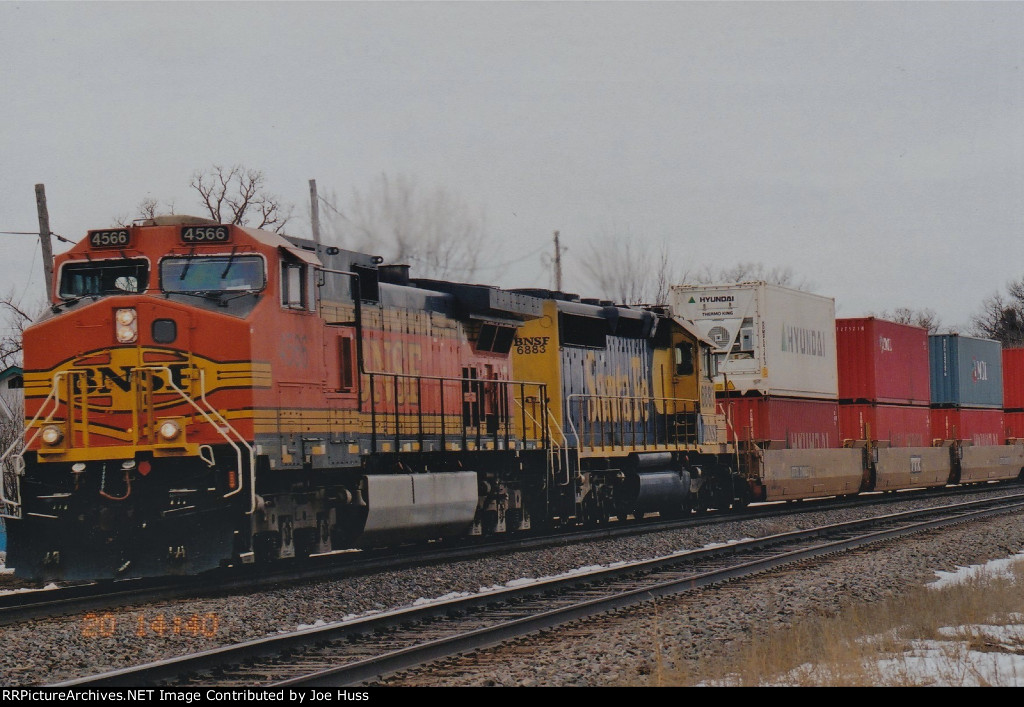 BNSF 4566 East